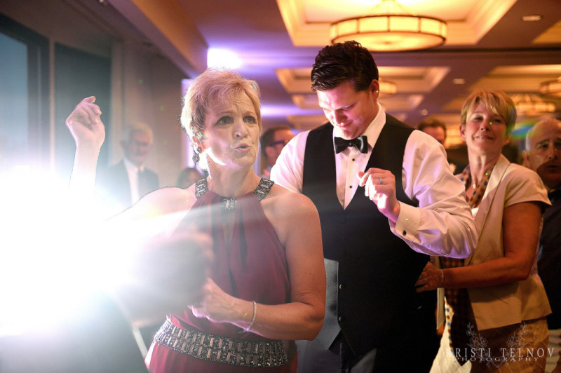 Renaissance Hotel Pittsburgh Wedding: Snapping Dance